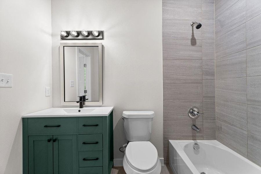 Furnished interior view inside a new home in , Dallas (Image 34).