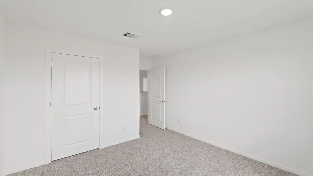 Representative unfurnished interior of a home built from the Franklin by D.R. Horton in Lake Conroe Cove, Willis (Image 19).