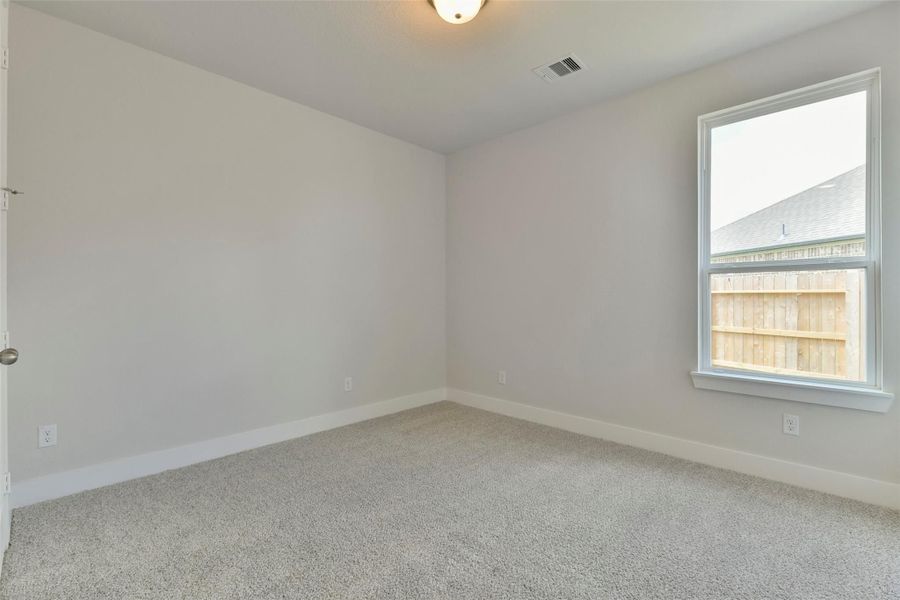 Spacious, unfurnished interior of a new home in Lago Mar, Texas City (Image 21).