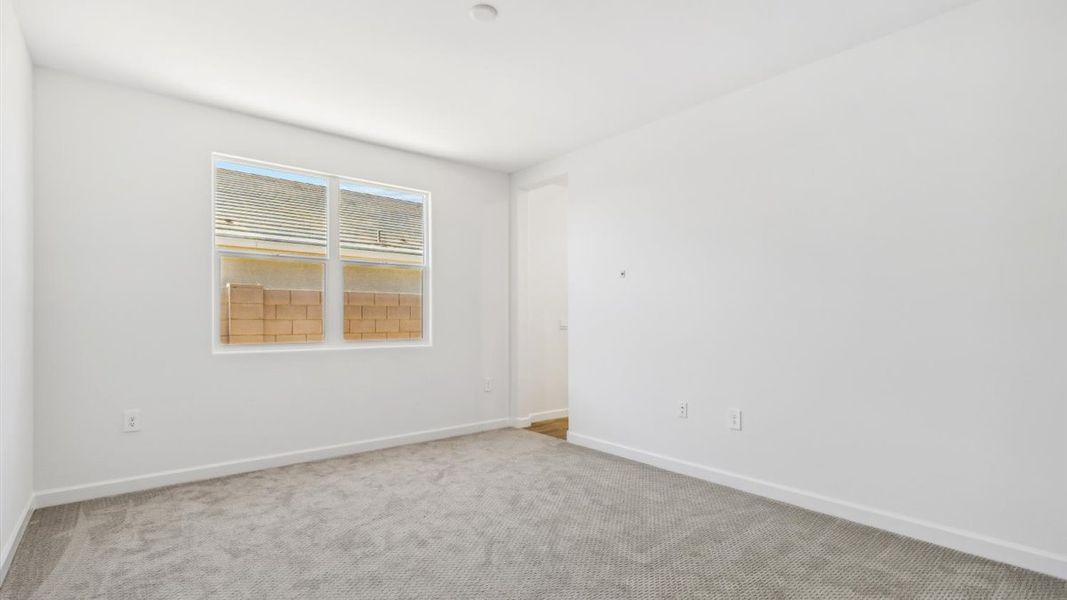 Spacious, unfurnished interior of a new home in Entrada Del Oro, Gold Canyon (Image 20).