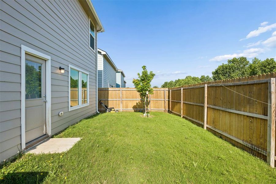 Exterior details and patio area of a home in Trinity West, Dallas (Image 17).