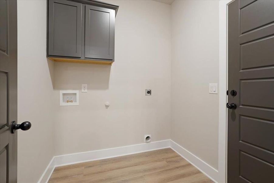 Spacious, unfurnished interior of a new home in , Sherman (Image 15).