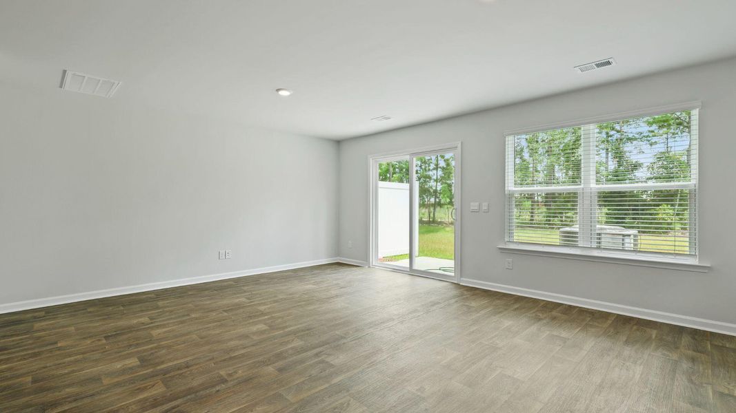 Spacious, unfurnished interior of a new home in , Summerville (Image 12).
