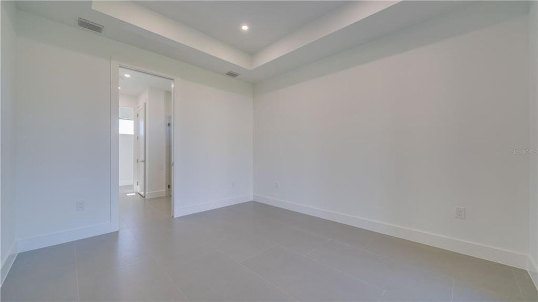 Spacious, unfurnished interior of a new home in , Lehigh Acres (Image 17).