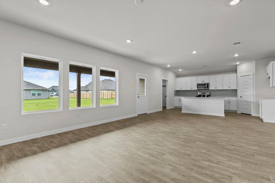 Spacious, unfurnished interior of a new home in Hartland Ranch, Lockhart (Image 17).
