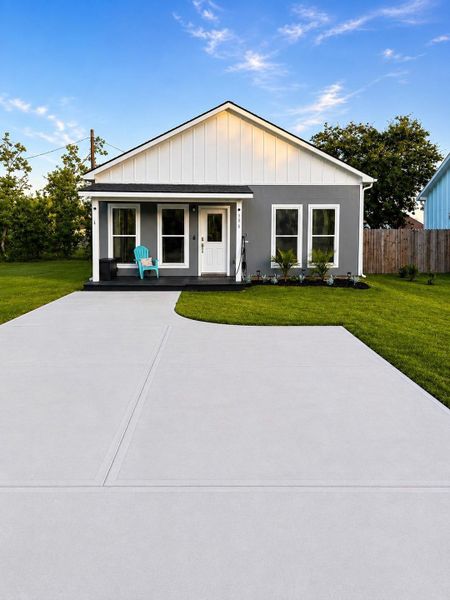 Front exterior of a new home in , San Leon, TX, highlighting curb appeal (Image 1). Front exterior of a new home in , San Leon, TX, highlighting curb appeal (Image 1).