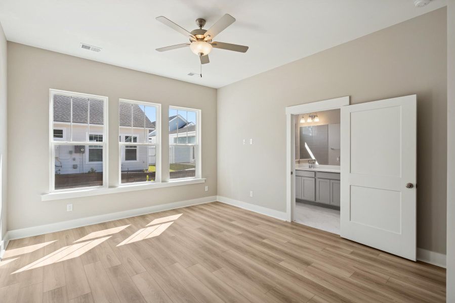 Spacious, unfurnished interior of a new home in , Summerville (Image 21).