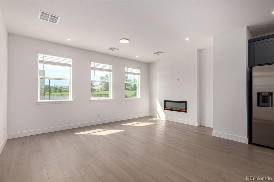 Spacious, unfurnished interior of a new home in Ascent at Inverness, Englewood (Image 14).