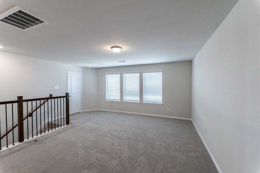 Spacious, unfurnished interior of a new home in Canterra Creek, Rosharon (Image 17).