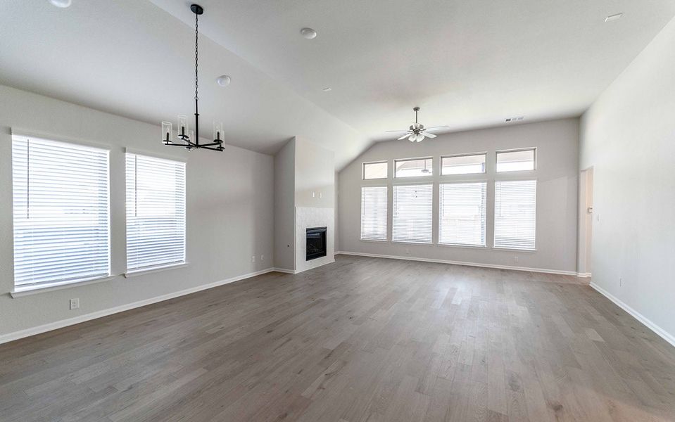 Spacious, unfurnished interior of a new home in Solterra, Mesquite (Image 10).