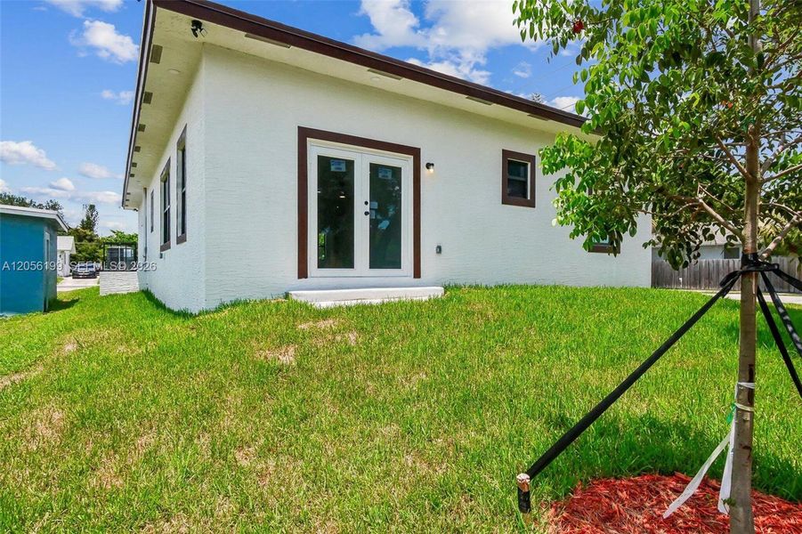 Exterior details and patio area of a home in , Fort Lauderdale (Image 27). Exterior details and patio area of a home in , Fort Lauderdale (Image 27).