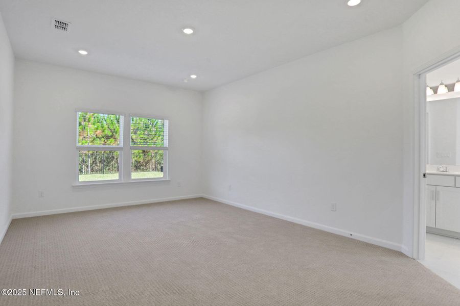 Spacious, unfurnished interior of a new home in Hyland Trail, Green Cove Springs (Image 27).