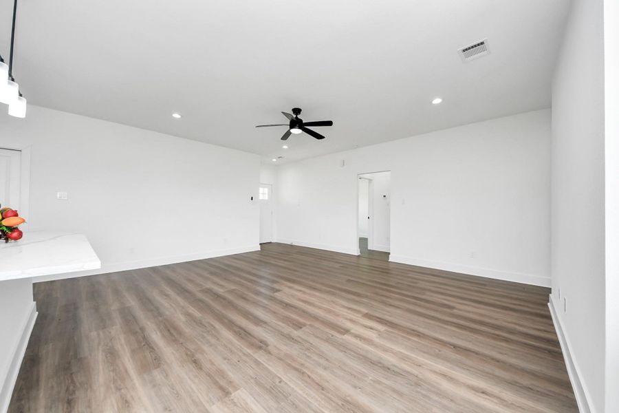 Image 2 of a home in . Image 2 of a home in .