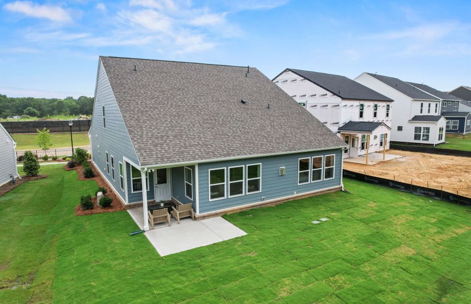 Representative exterior details of a home built from the Bedrock by Pulte Homes in The Retreat at Carolina Ridge, Harrisburg (Image 40).