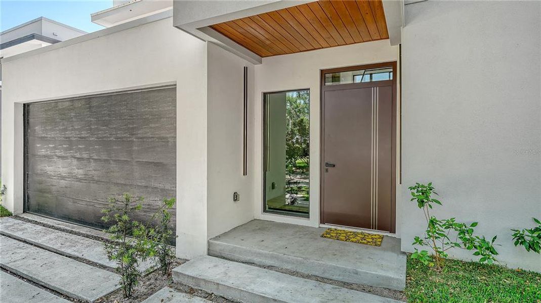 Exterior details and patio area of a home in , Sarasota (Image 4).