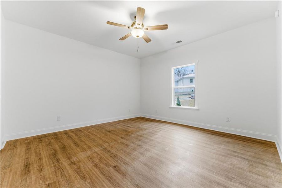 Spacious, unfurnished interior of a new home in , Tate (Image 19).