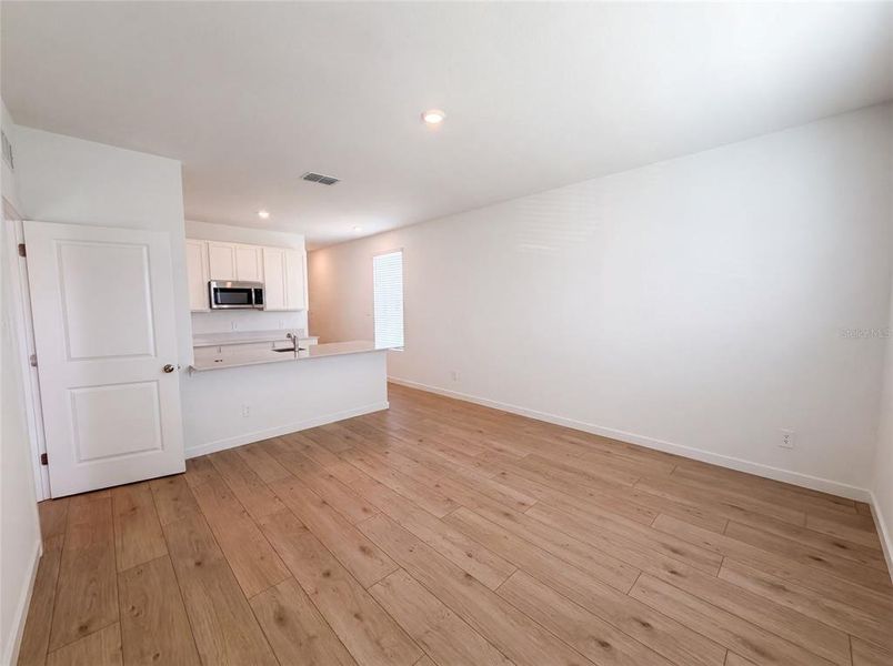 Spacious, unfurnished interior of a new home in Hidden Ridge, Groveland (Image 11).