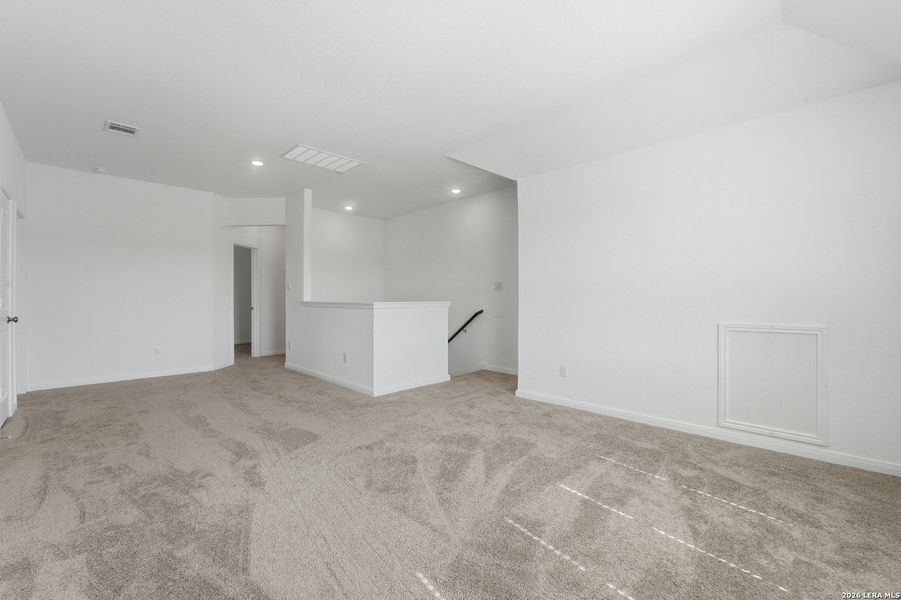 Spacious, unfurnished interior of a new home in Guadalupe Heights, Seguin (Image 20).