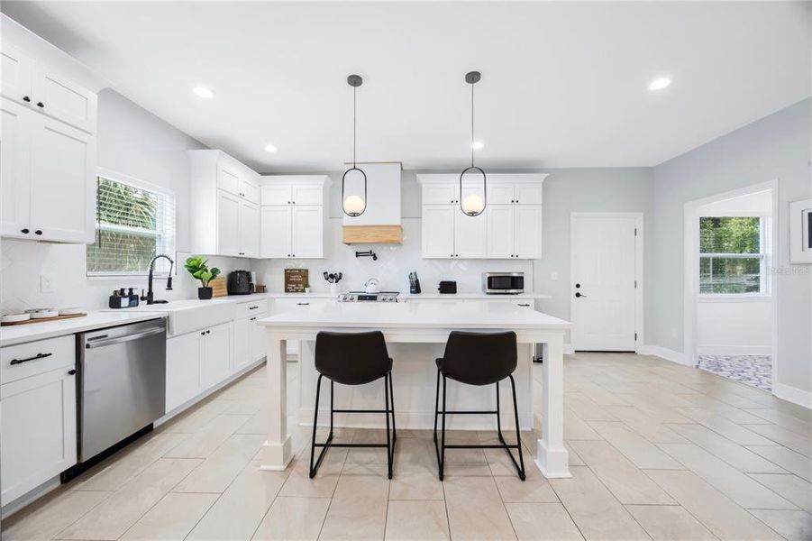Furnished interior view inside a new home in , Tarpon Springs (Image 49).