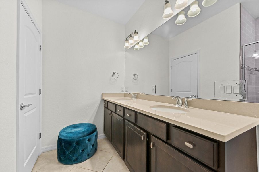 34 Bathroom 02