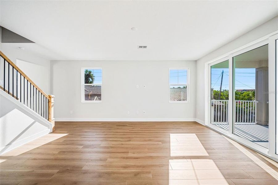 Spacious, unfurnished interior of a new home in , St. Petersburg (Image 28).