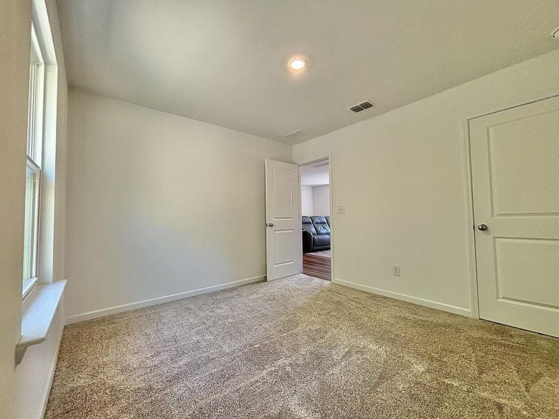 Spacious, unfurnished interior of a new home in , Gainesville (Image 22).