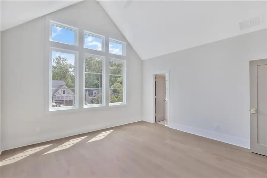 Spacious, unfurnished interior of a new home in , Atlanta (Image 39).