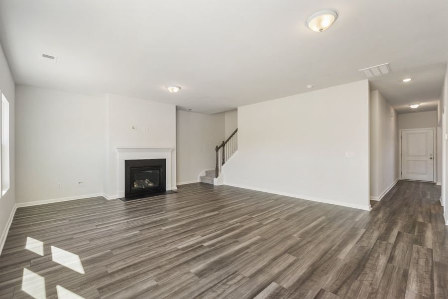 Spacious, unfurnished interior of a new home in Richmond Hill, Inman (Image 14).