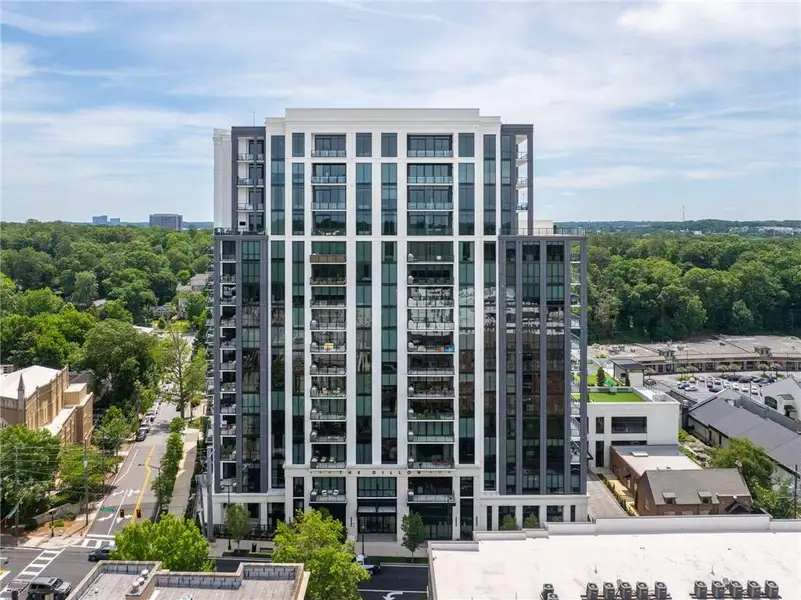 Condo located in Atlanta, GA showcasing its design and architecture (Image 5).