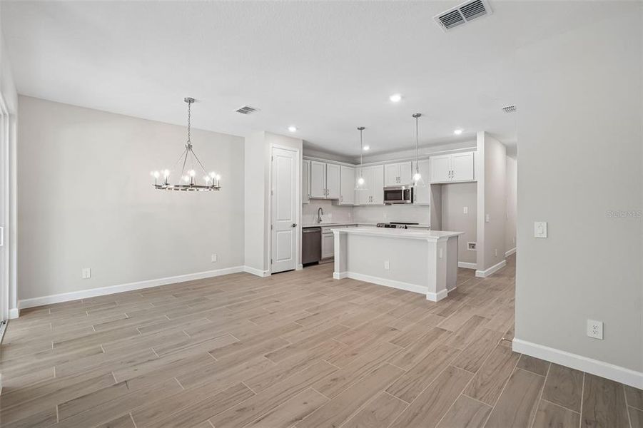 Spacious, unfurnished interior of a new home in , Tampa (Image 18).