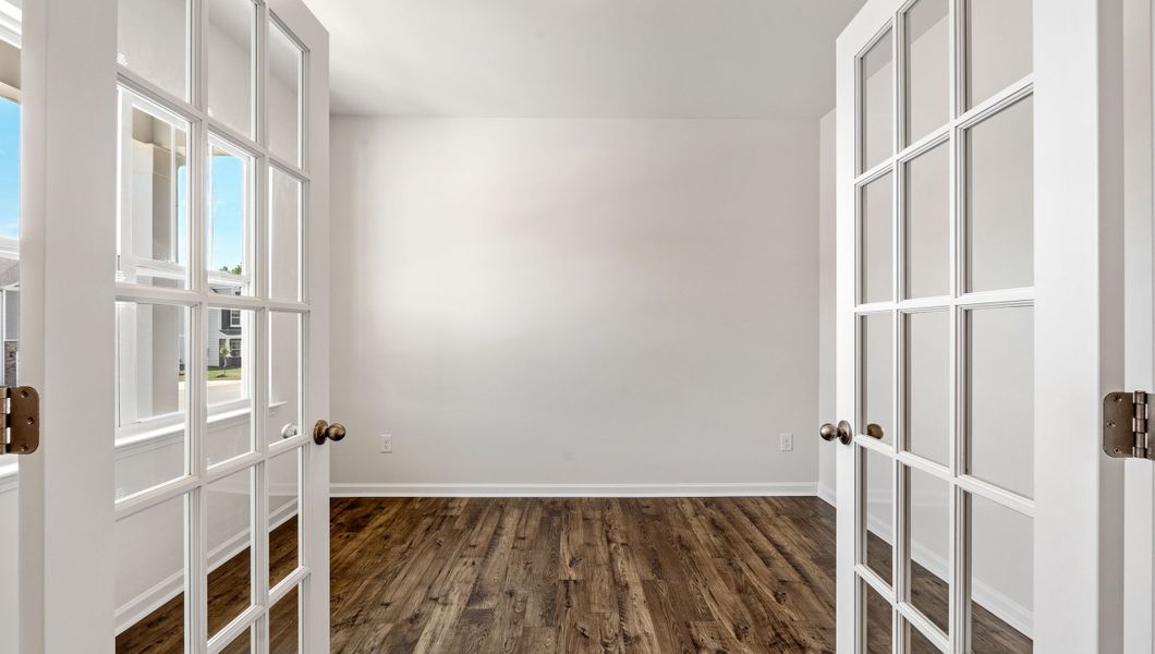 Spacious, unfurnished interior of a new home in Waverly Station, Greenwood (Image 16).