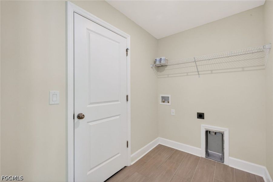 Spacious, unfurnished interior of a new home in Cape Coral, Cape Coral (Image 38).