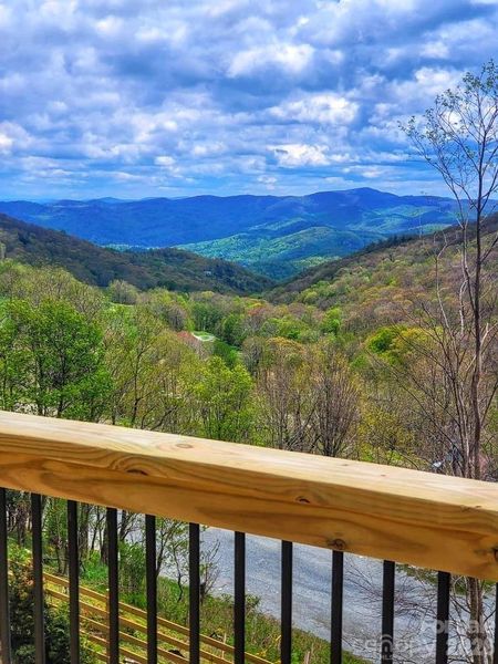 Stunning Views! Stunning Views!