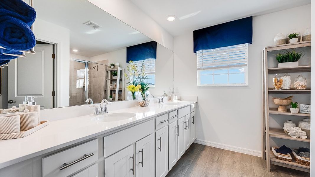 2529 Amalfi Owners Bath 1of2 Base2 6 12 25