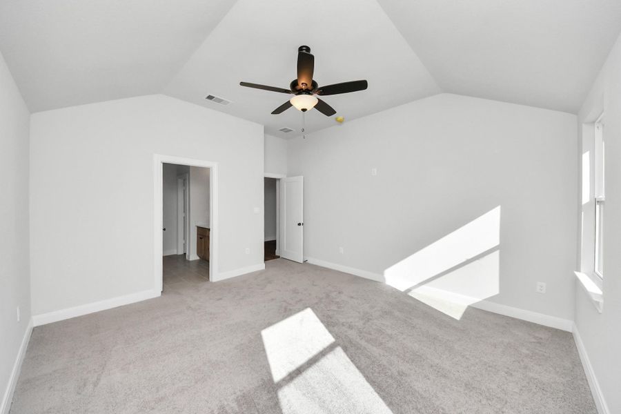 Spacious, unfurnished interior of a new home in Grand Oaks Reserve, Cleveland (Image 33).