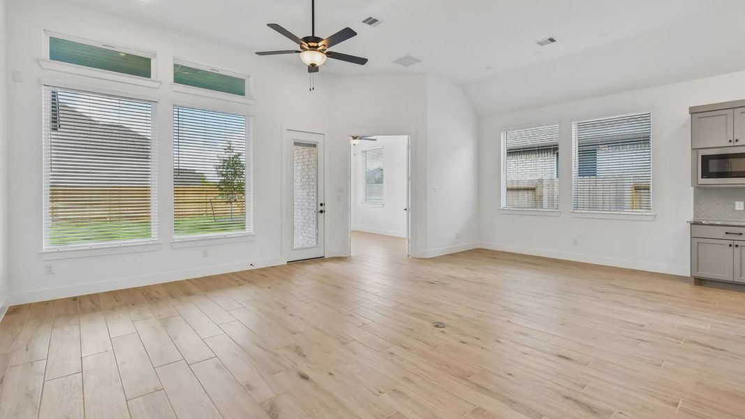 Spacious, unfurnished interior of a new home in Artavia, Conroe (Image 21).
