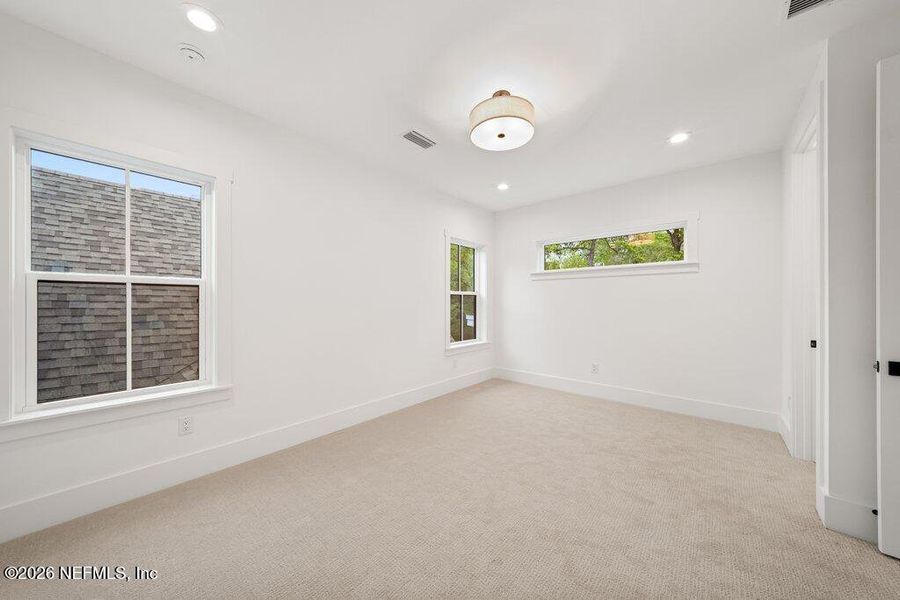 Spacious, unfurnished interior of a new home in , Jacksonville (Image 27).
