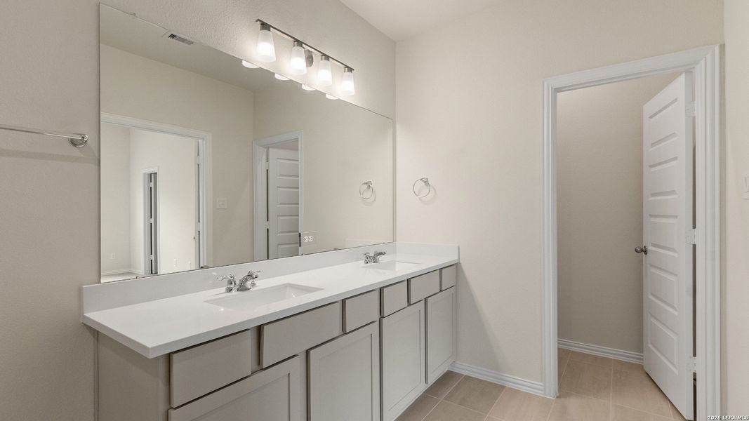 Furnished interior view inside a new home in Stream Waters, Seguin (Image 11). Furnished interior view inside a new home in Stream Waters, Seguin (Image 11).