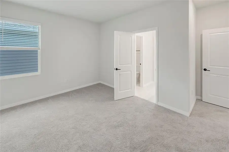 Spacious, unfurnished interior of a new home in Eastlyn, Bradenton (Image 12).