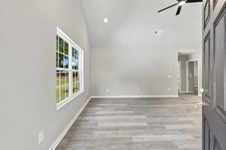Spacious, unfurnished interior of a new home in , Lula (Image 38).