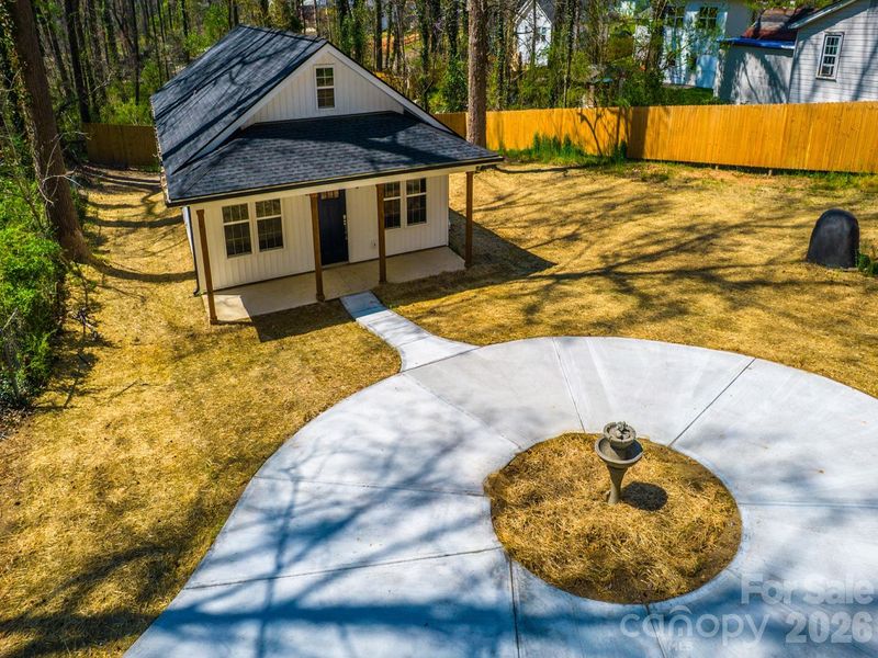 Exterior details and patio area of a home in , Gastonia (Image 3).
