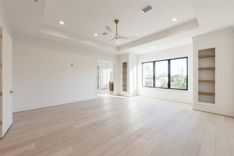 Spacious, unfurnished interior of a new home in , Bellaire (Image 28).
