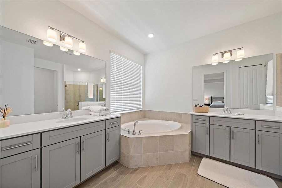 Image 6 of a home in Wellen Park Golf & Country Club.