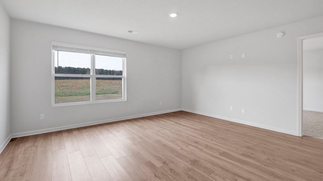Spacious, unfurnished interior of a new home in Riggs Pointe, Millington (Image 15).