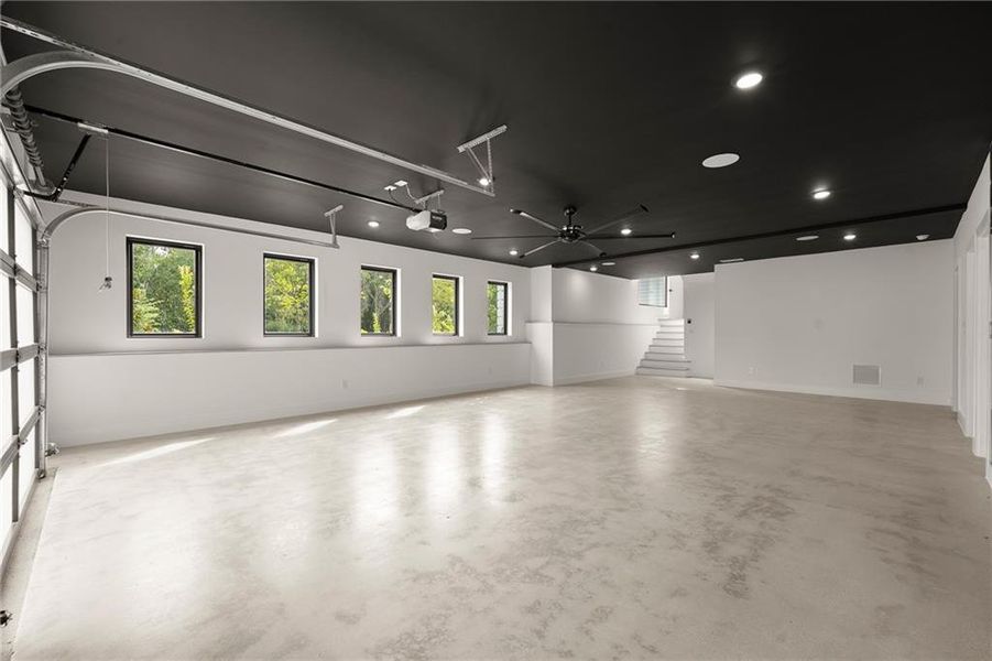 Spacious, unfurnished interior of a new home in , Roswell (Image 55).