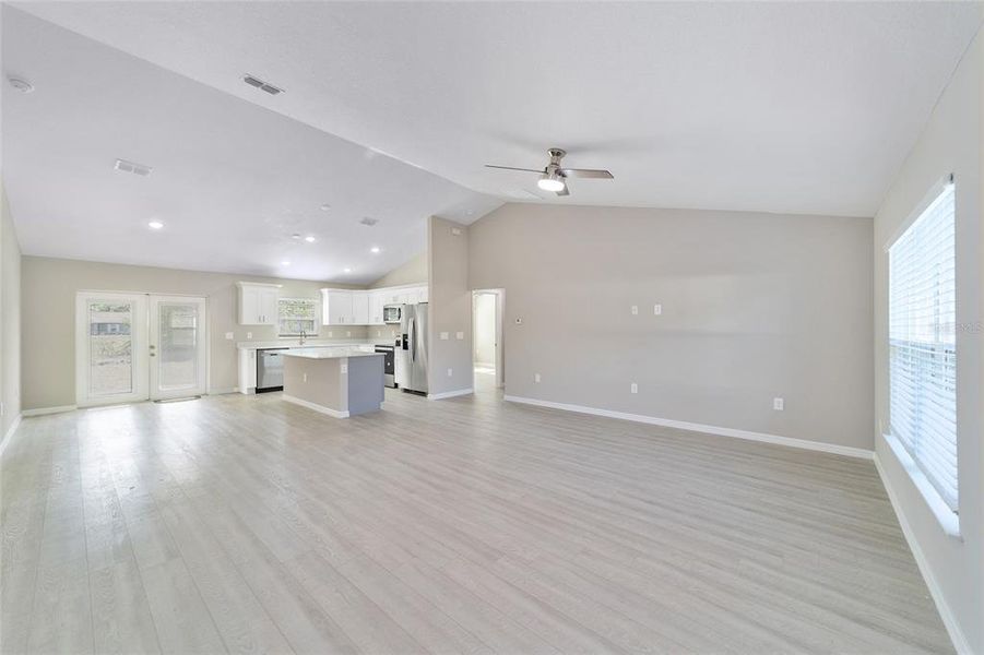 Spacious, unfurnished interior of a new home in , Ocklawaha (Image 27).