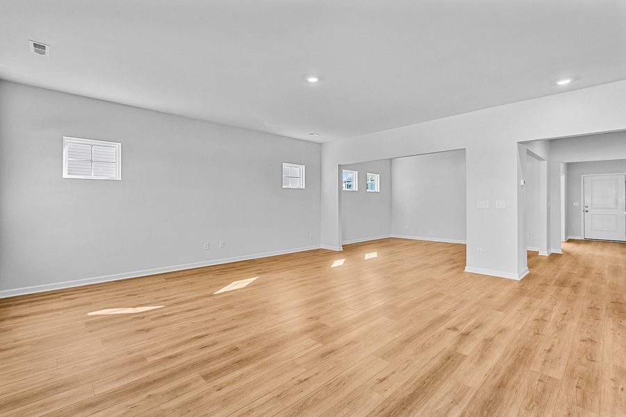 Spacious, unfurnished interior of a new home in Fieldstone, Lexington (Image 18).