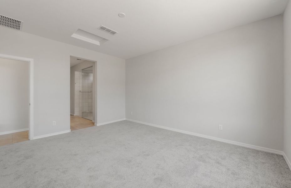 Spacious, unfurnished interior of a new home in Artisan at Asante, Surprise (Image 18).