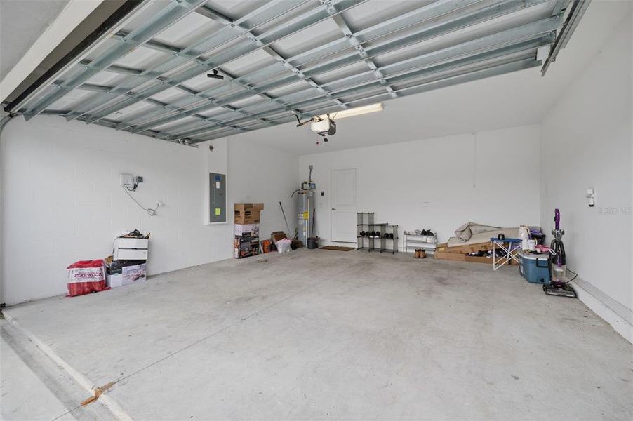 Spacious, unfurnished interior of a new home in , Zephyrhills (Image 22).