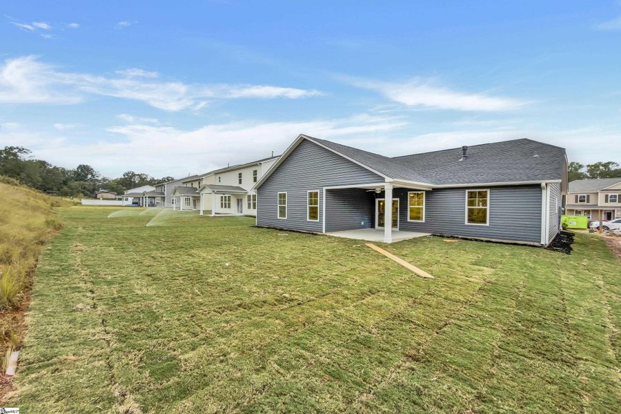Exterior details and patio area of a home in Lynbrook, Boiling Springs (Image 3).